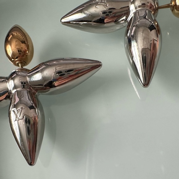 Louis Vuitton Louisette Earrings in large - Picture 3 of 6